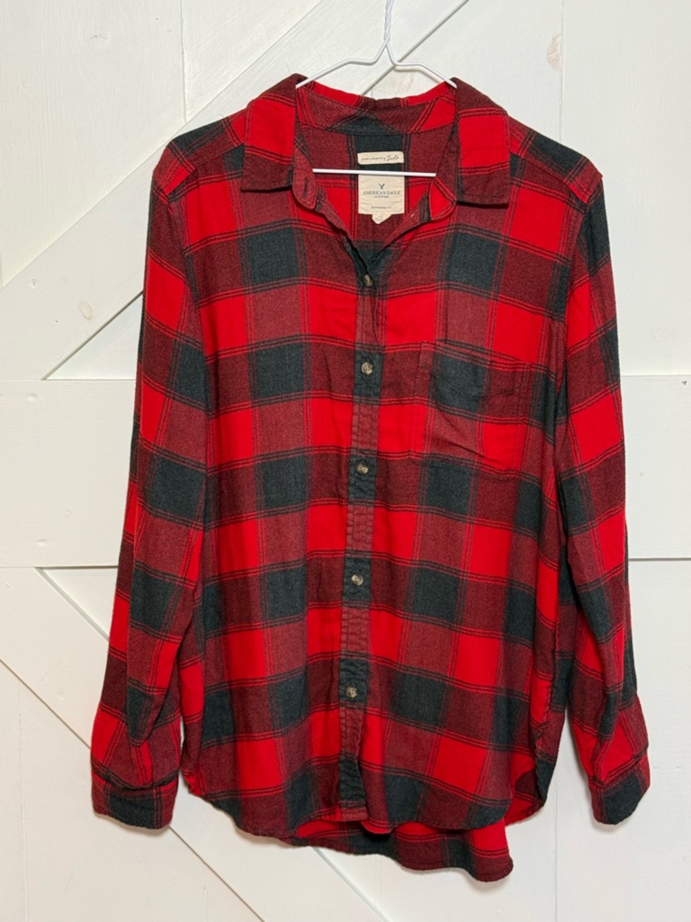 American Eagle Boyfriend Fit L Red Black Plaid Flannel Button Down Shirt